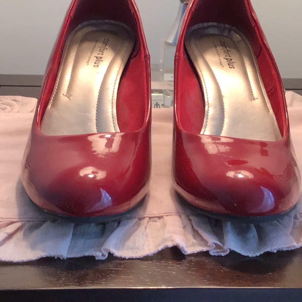 Predictions Comfort Plus Cherry Red Pumps - Picture 6 of 8